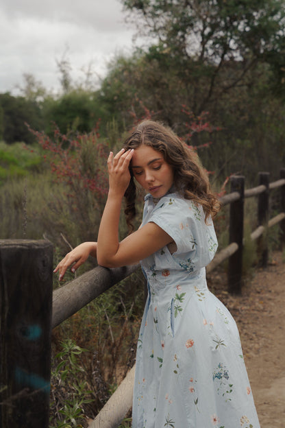 Shiloh Sleeveless Button Down Floral Print Midi Dress Blue