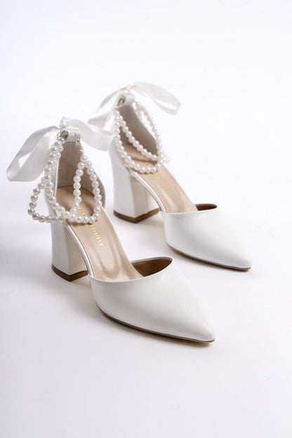 Wanda | White High Heels Ribbon with Pearls